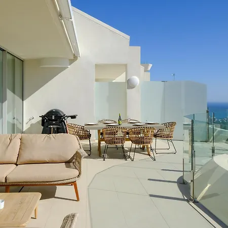 Moderno Atico Vacacional En Stupa Hills Benalmádena