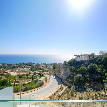 Moderno Atico Vacacional En Stupa Hills Benalmádena